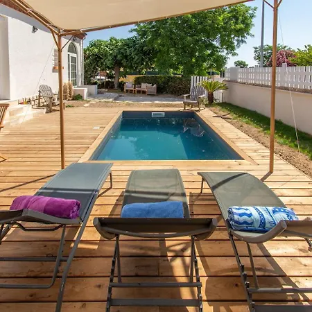 Somptueuse Piscine Terrain De Petanque Апартаменты *